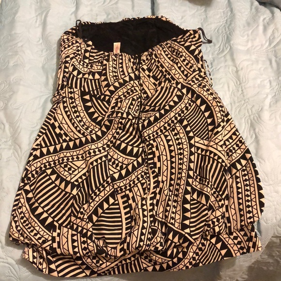 Simple strapless dress - Picture 3 of 4